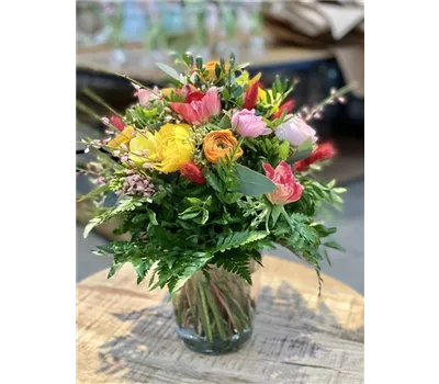 Blumenstrauß mit Ranukeln