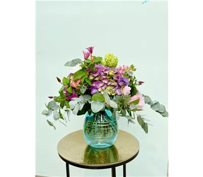 Blumenstrauß "mit Hortensien, Eukalyptus und Sommerflor " 